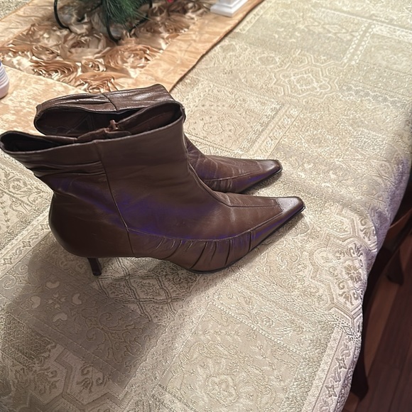 Leather, ankle boots. - Picture 2 of 2